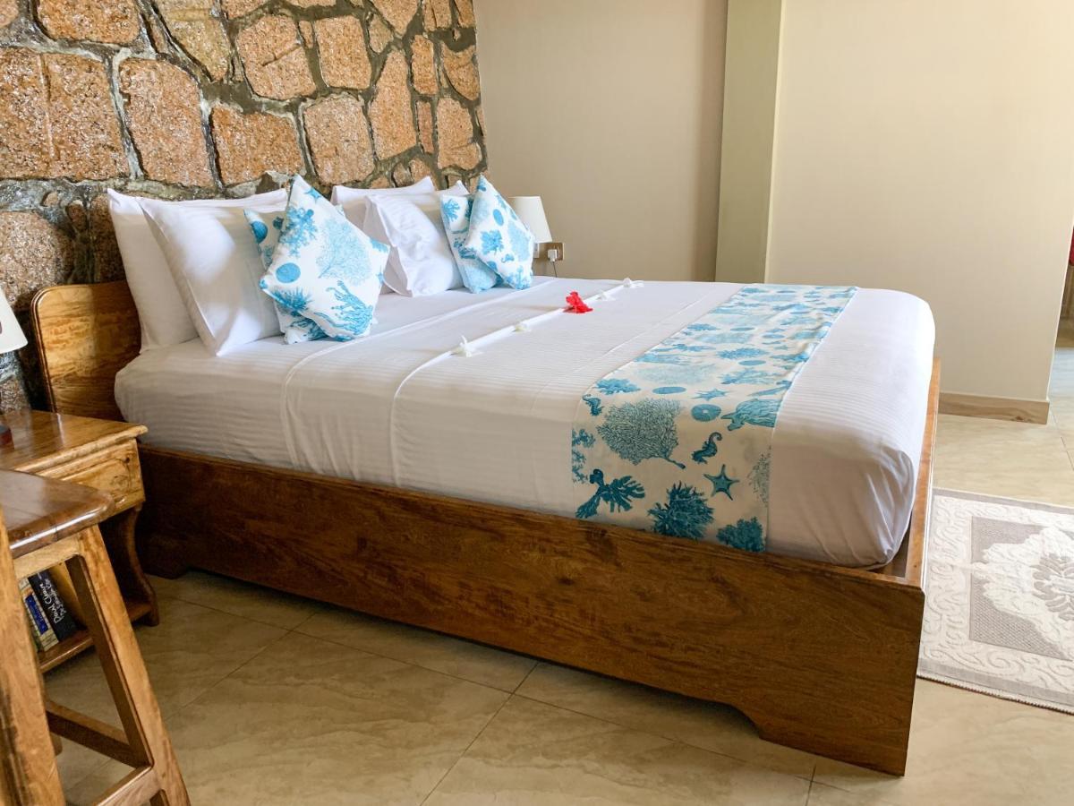 Exotic Guest House Anse Volbert Village  Bagian luar foto