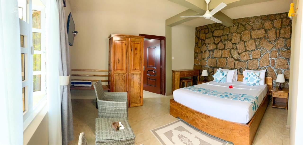 Exotic Guest House Anse Volbert Village  Bagian luar foto